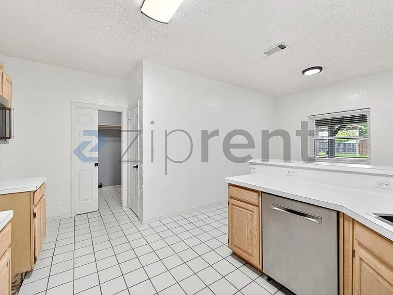 7011 Cottonwood Cir — Photo 13
