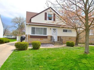 1201 Elmwood Rd, Mayfield Heights, OH 44124