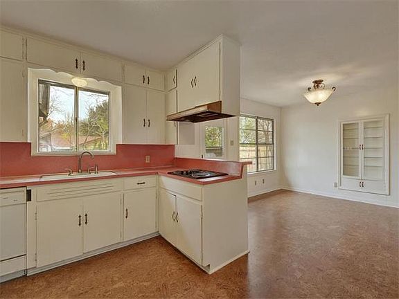 4th image of 5914 Sunshine Dr