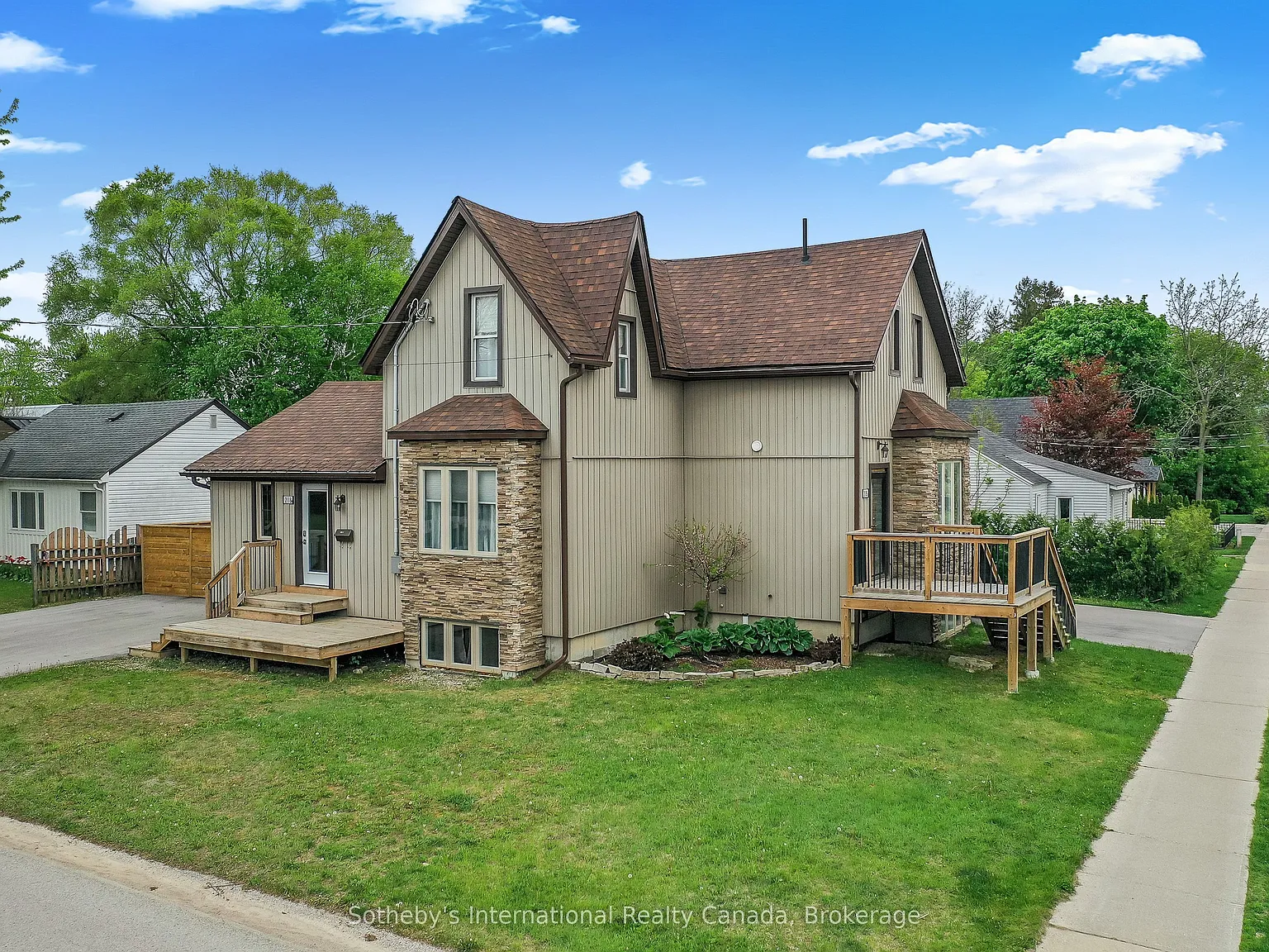 4 bed, $2,750 — Photo 1