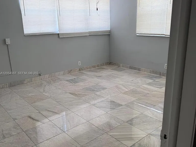 1333 E Hallandale Beach Blvd #115 — Photo 9
