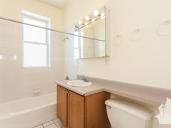 5th image of 2449 N Southport Ave #204