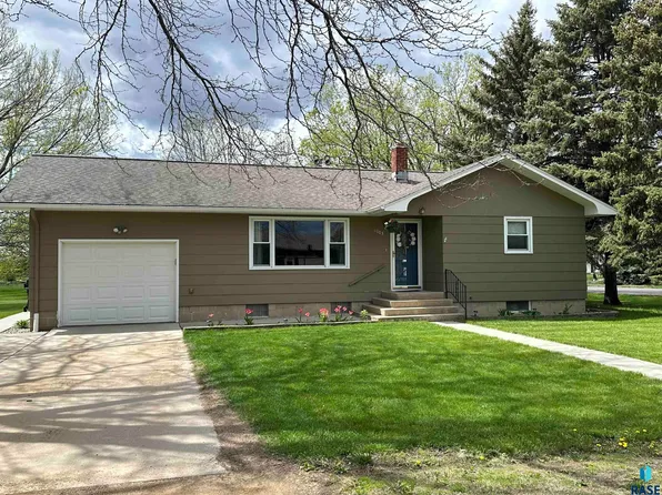 1003 S Dewald St, Freeman, SD 57029