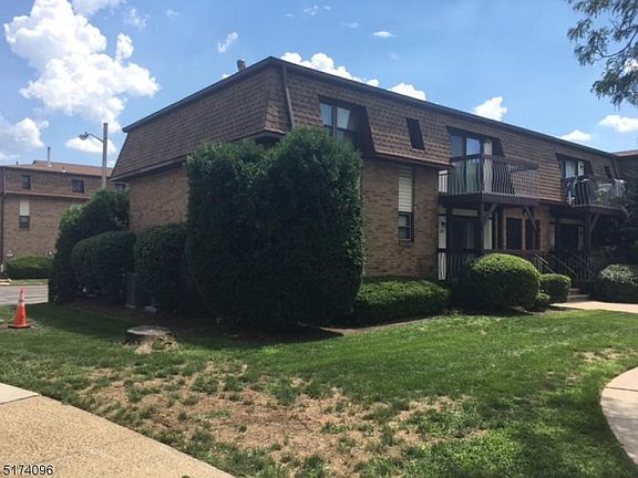 2nd image of 1101 N Oaks Blvd