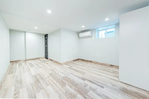 Rented by Nooklyn NYC LLC | media 69