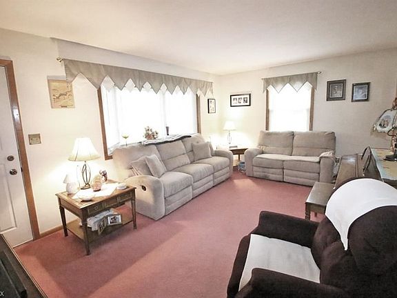 4th image of 3907 Genevieve Blvd