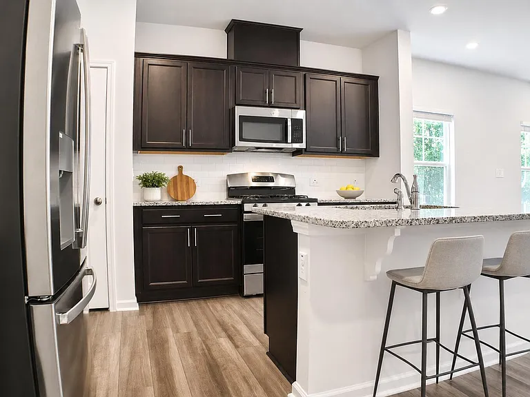 225 Peebles Dr — Photo 1
