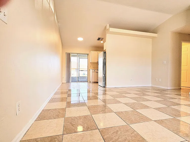 4916 Leonard Blvd S — Photo 3