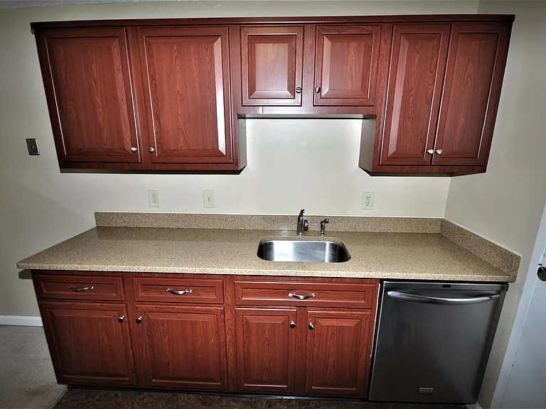 2 Post Oak Ln #8 — Photo 7