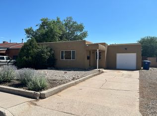 1052 Quincy St SE, Albuquerque, NM 87108
