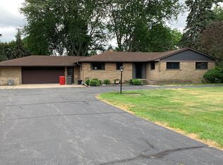 37312 Moravian Dr, Clinton Township, MI 48036