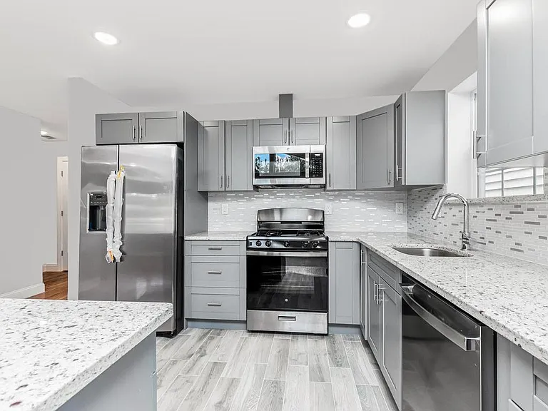282 W Runyon St #2 — Photo 3