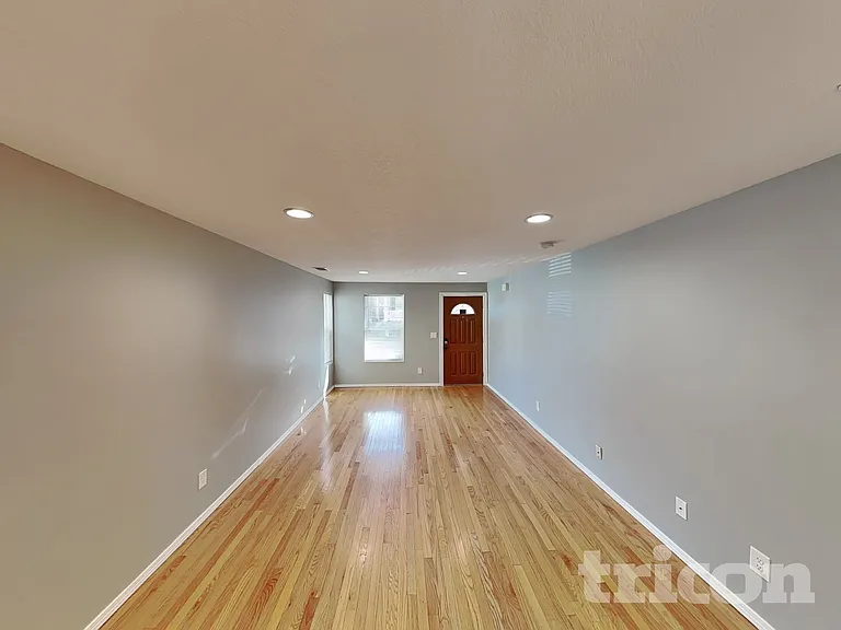 577 SW 207th Ave — Photo 5
