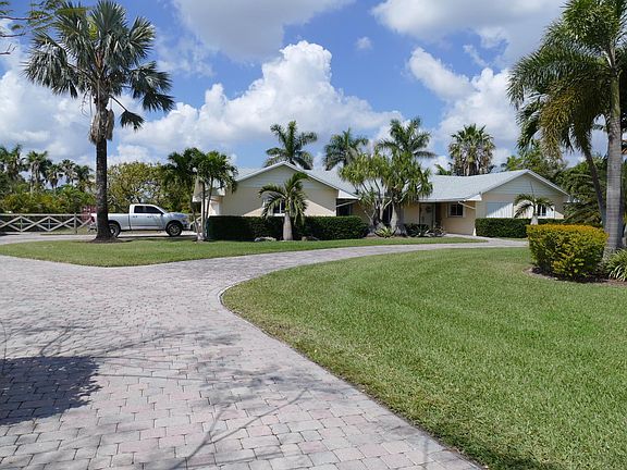 Circular driveway