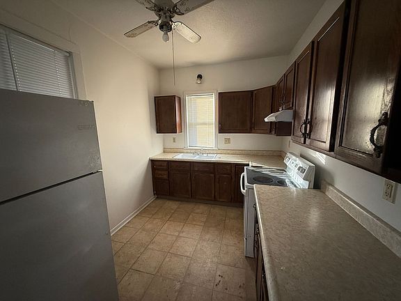 5th image of 2620 Chicago Ave