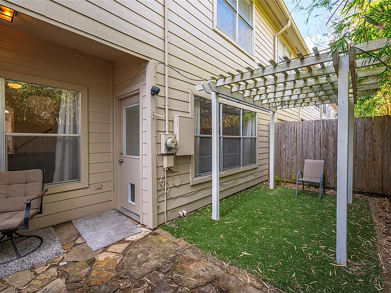 2060 Glencove Dr — Photo 25
