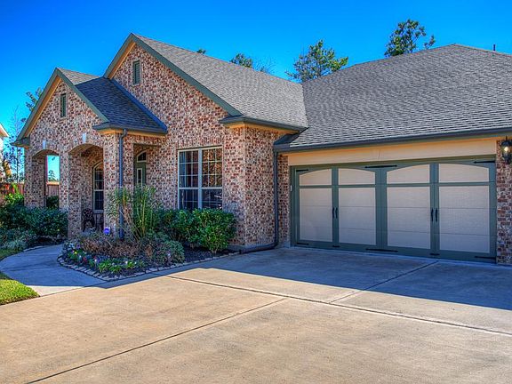 Another view of this lovely home in the fabulous Imperial Oaks/The Falls area.  New elementary school built in the neighborhood & within walking distance.  Put this one on your MUST SEE list.