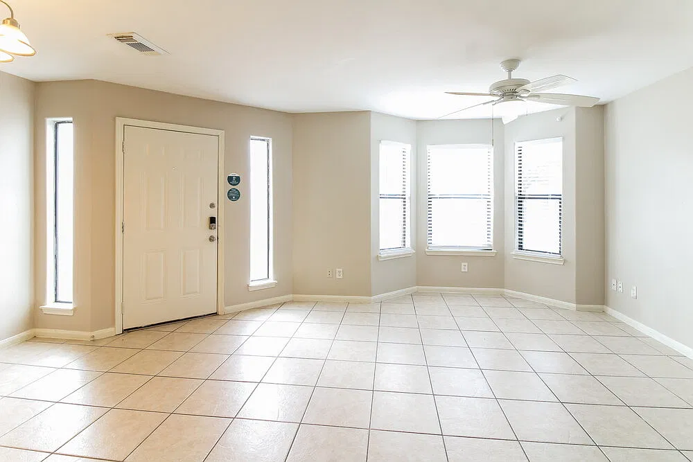 4 bed, 2.0 bath, 1590 sqft, $1,605 — Photo 4