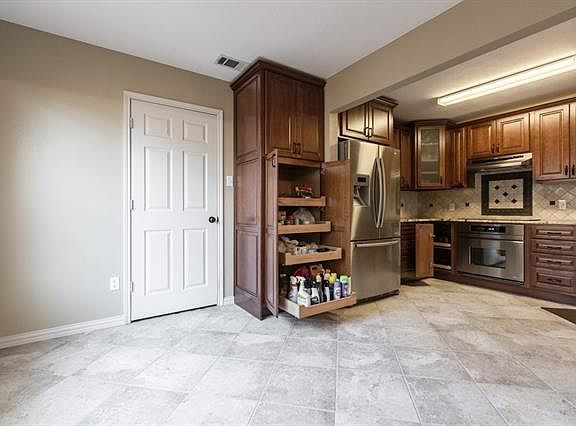 5th image of 7104 Royal Oak Dr
