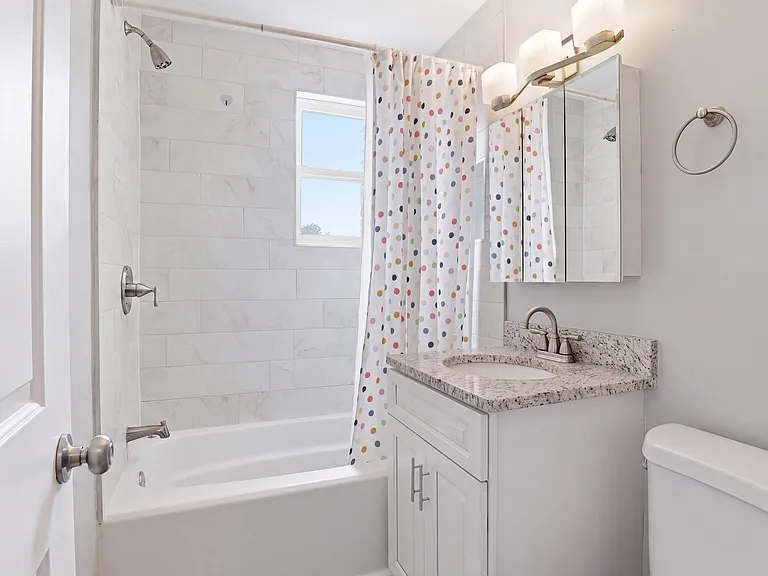 521 Madison St NE #1 — Photo 14