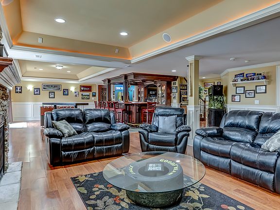 4th image of 8953 Stoney Creek Dr