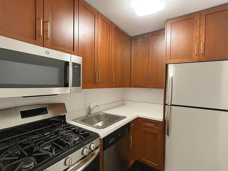 201 E 12th St #218 — Photo 3