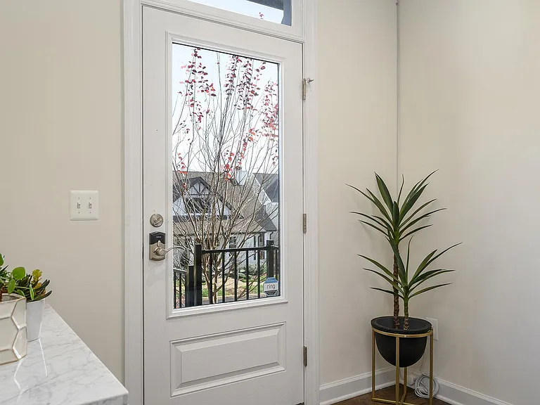 735 Lochlyn Hill Dr — Photo 2