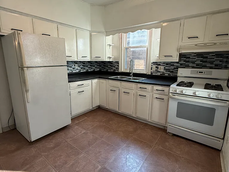 512 Halsey Ave #3 — Photo 5