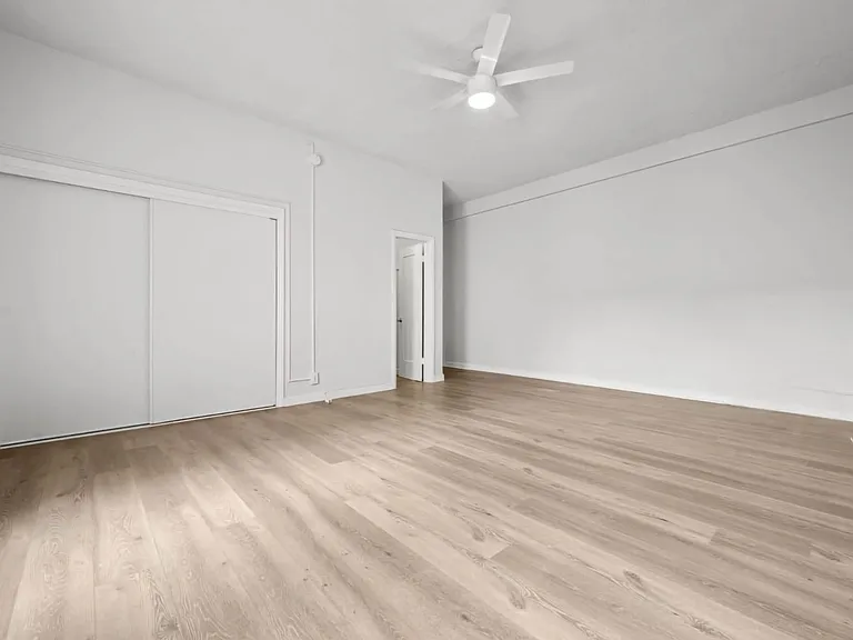 751 Normandie Ave #403 — Photo 8