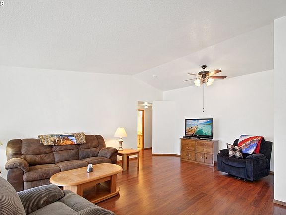 2nd image of 10514 NE 66th St