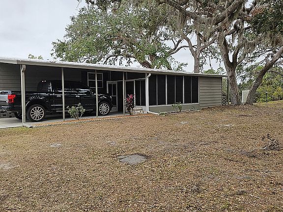 4th image of 3325 Bay Oaks Dr