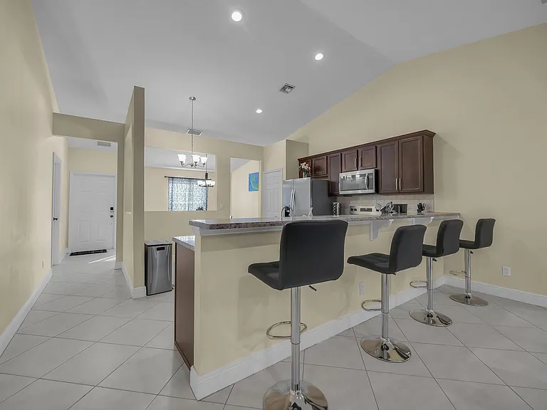 1037 SW Payne Ave — Photo 21