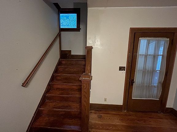 Liv. Rm.to entry + 2nd stry 