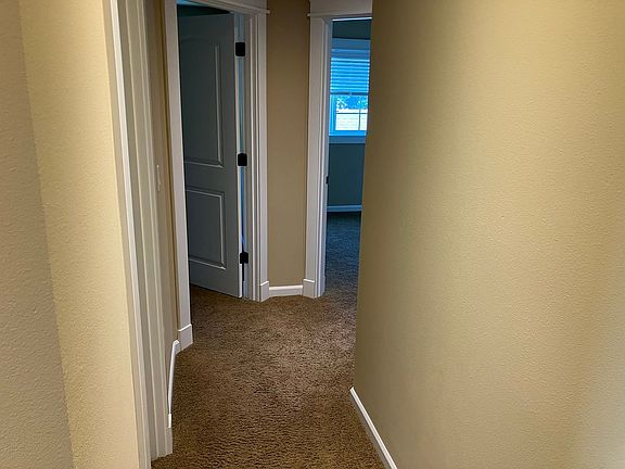4th image of 2612 NE Park Dr