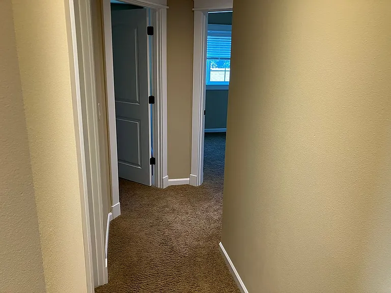 2612 NE Park Dr — Photo 4