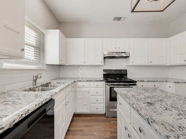 9406 Chimneywood Dr — Photo 9