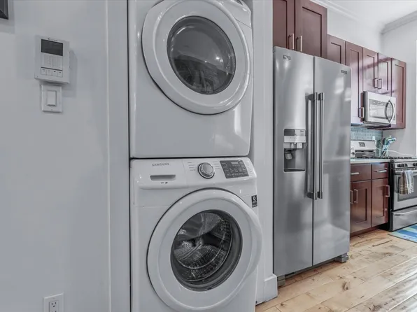 698 Lexington Avenue image 9 of 36