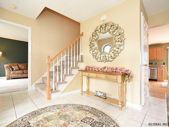 3rd image of 43 Wallflower Dr
