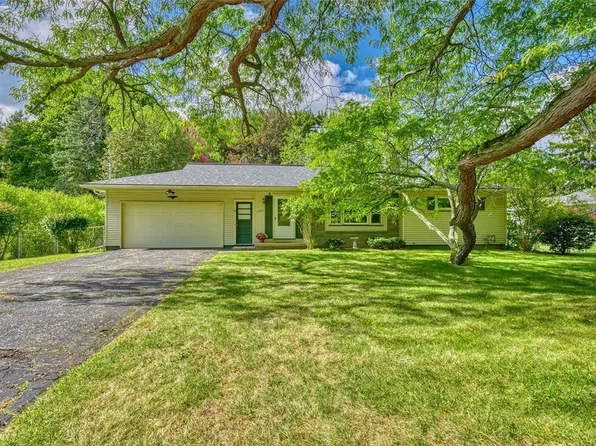 1581 Scribner Rd, Penfield, NY 14526