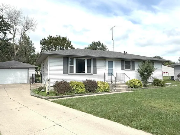 5 Highland Park Ct, Mason City, IA 50401
