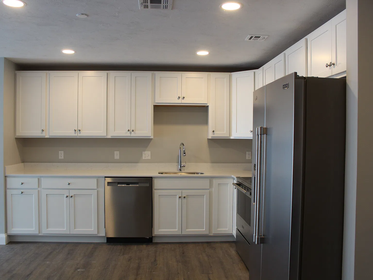 2 bed, 930 sqft, $2,500 — Photo 2