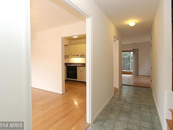3rd image of 706 Azalea Dr #8