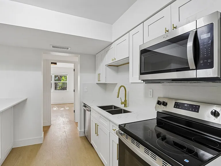The Oaks Apartments — Photo 53