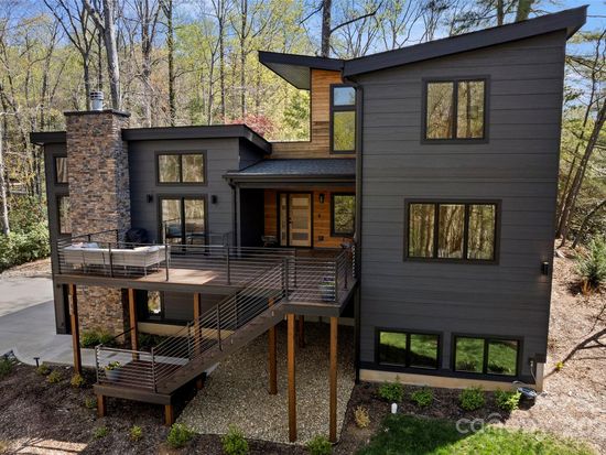 146 Timber Creek Rd, Laurel Park, NC 28739