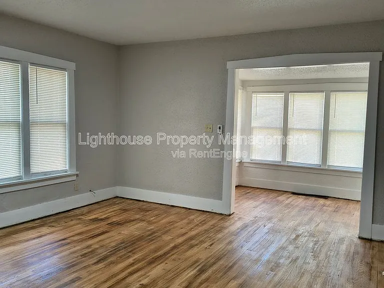3040 Temple St — Photo 2