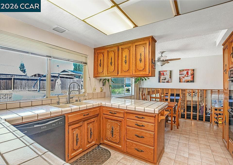 1st image of 2822 Harris Dr