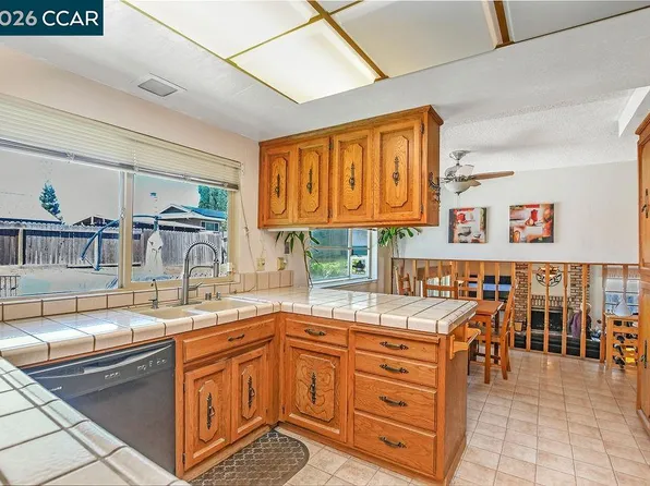 2822 Harris Dr, Antioch, CA 94509