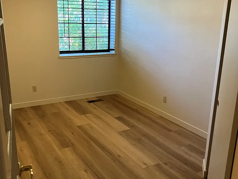 5901 Shadow Park Dr — Photo 11
