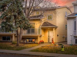 2216 W 29th St SW #1, Calgary, AB T3E2K2