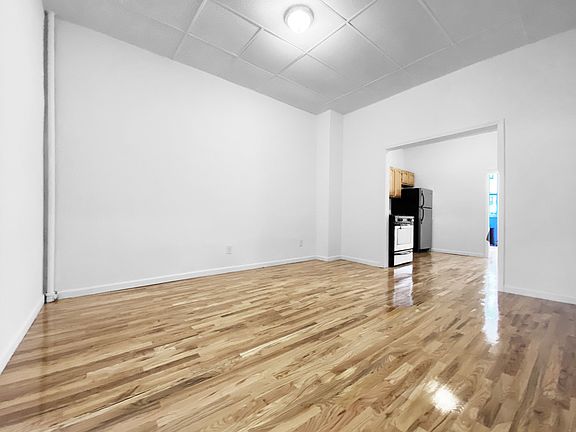 3rd image of 523 Graham Ave APT 1